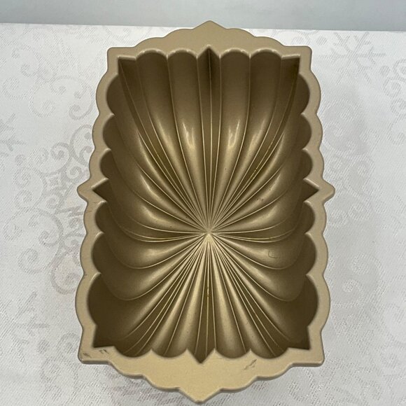 Nordic Ware Classic Fluted Loaf Pan 6 Cups Cast Aluminum Gold Finish - Picture 1 of 6